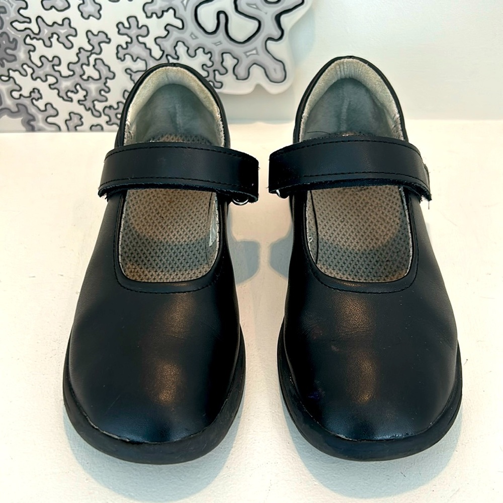 School ISSUE, Mary Jane’s school shoes, black for girls